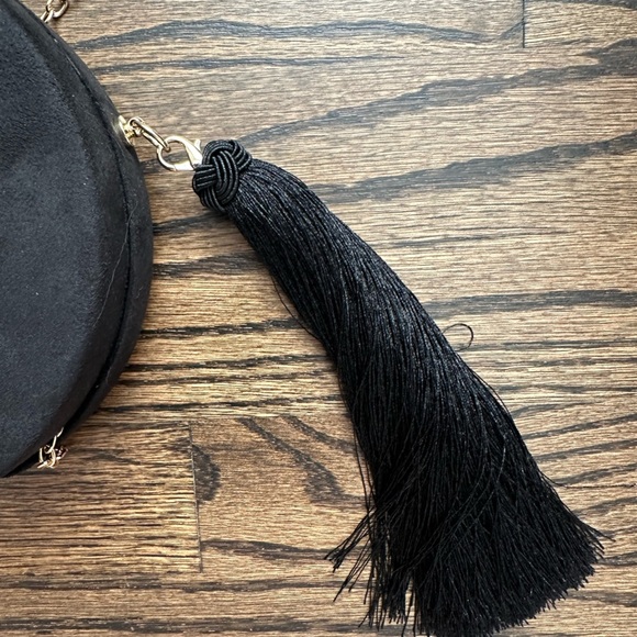 Natasha Couture Black Crossbody with gold chain and removable tassel - Picture 4 of 4